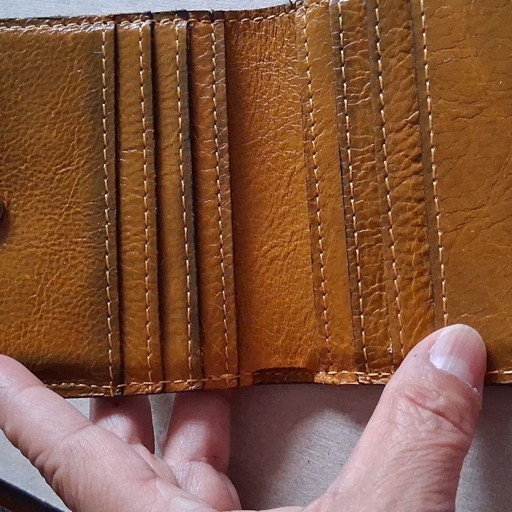 Patricia Nash Distressed. Wallet And Coin. - Picture 6 of 8